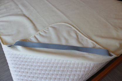 Merino wool seal woven blanket (with elastic at four corners)